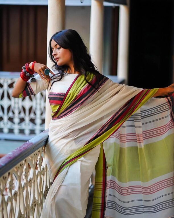 Elegant Pure Cotton Saree with Jacquard Border & Blouse Piece - Image 4